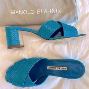 LIKE NEW!!!! Size 38 Manila Blahnik Turquoise Snakeskin Kitten Heel Sandals